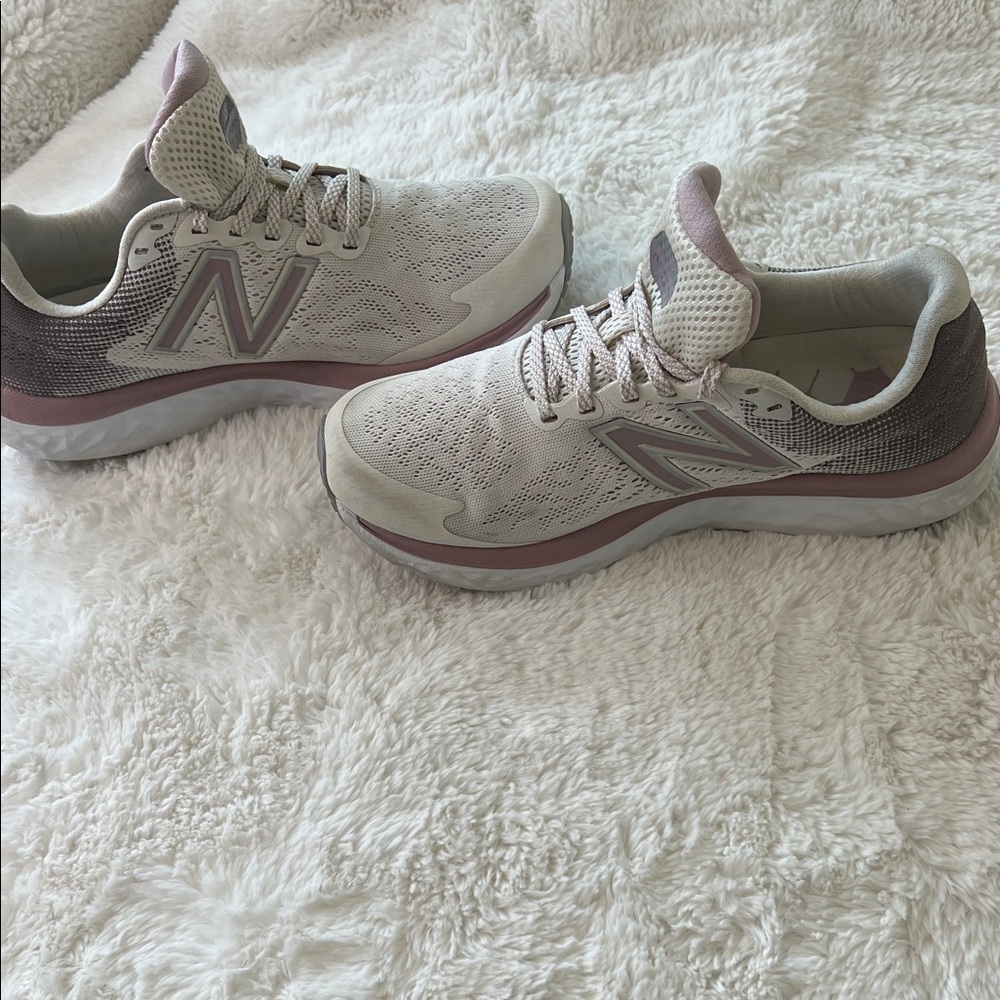New Balance Women's Running Shoes in Dusty Pink and Cream 8.5 - Picture 3 of 10